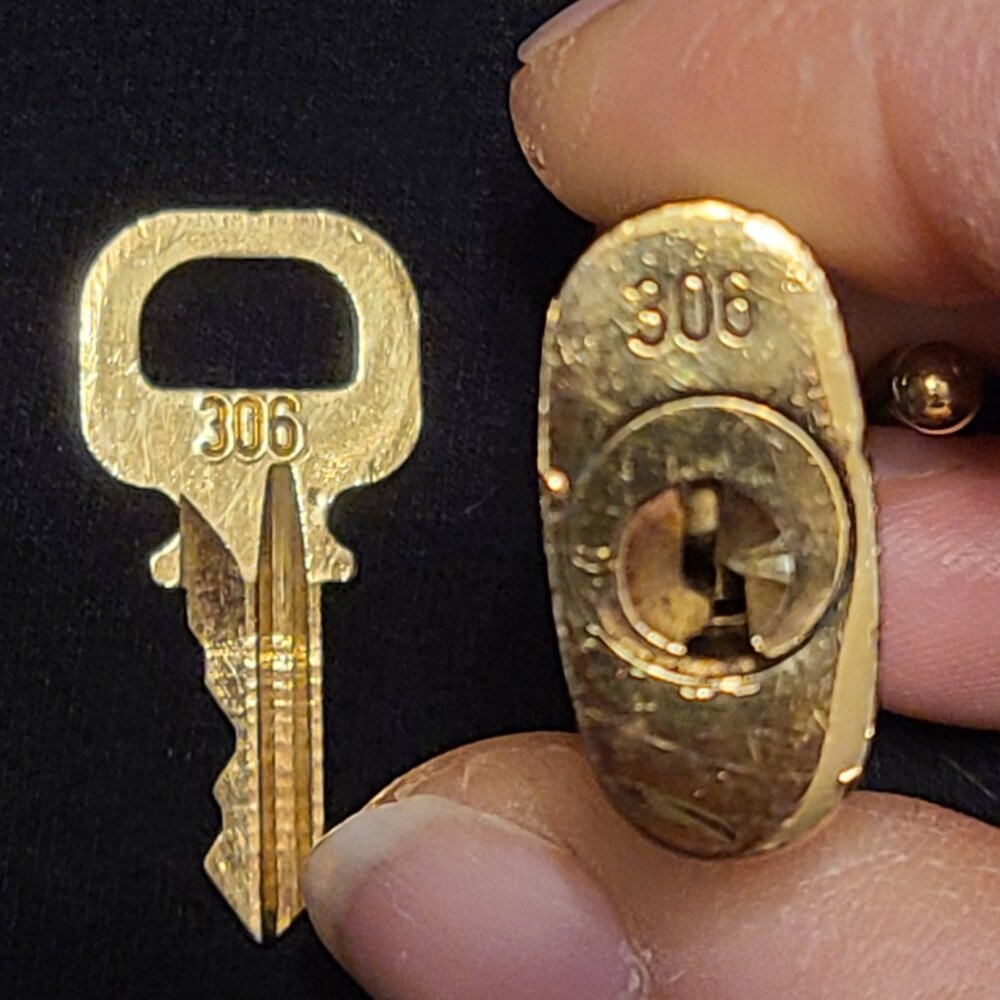 LV Lock & Key #306 - Picture 2 of 14